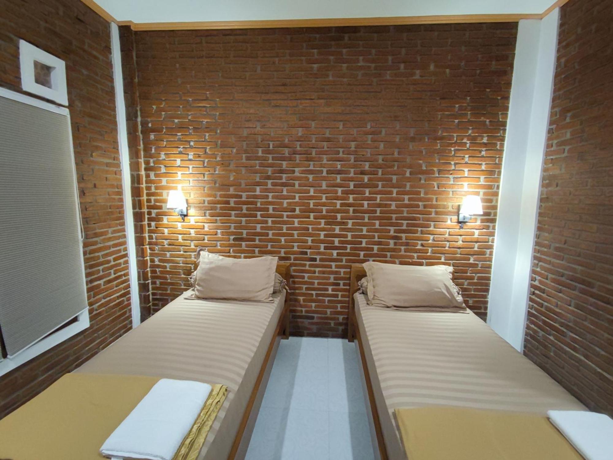 Genthong Homestay มาเกอลัง ภายนอก รูปภาพ